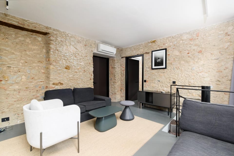 Living room, Seating area, air conditioner