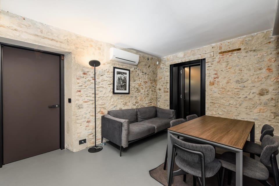 Seating area, Dining area