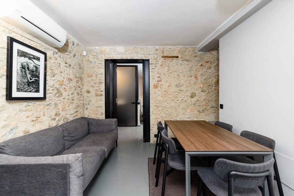 Seating area, Dining area, air conditioner