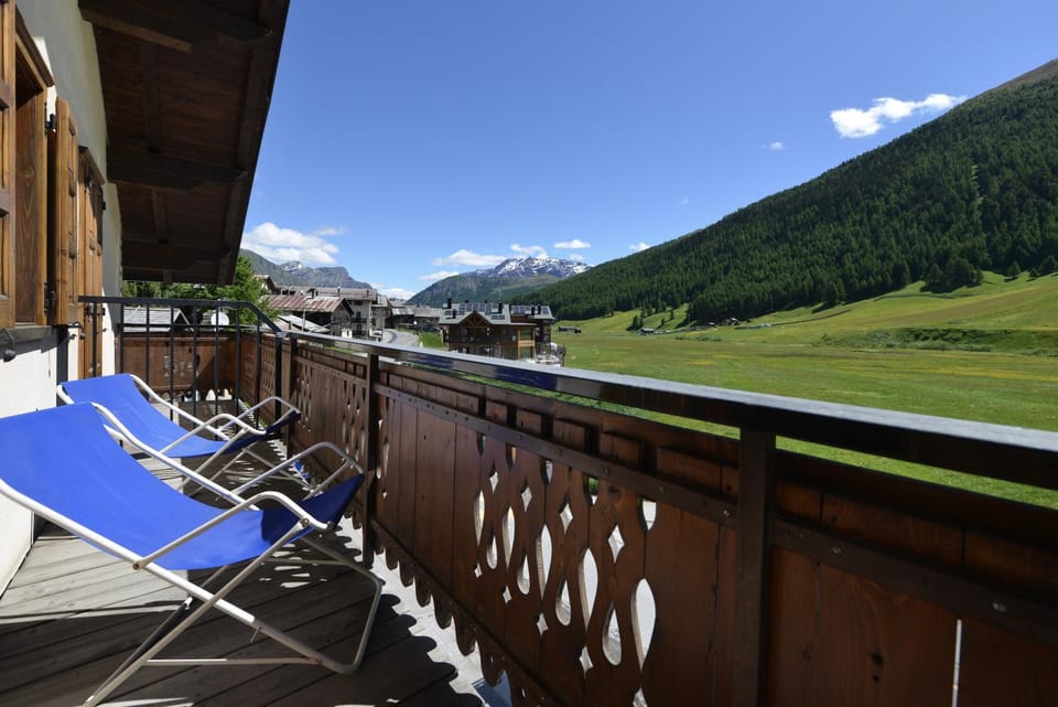 Spring, Day, Natural landscape, View (from property/room), Balcony/Terrace, Mountain view
