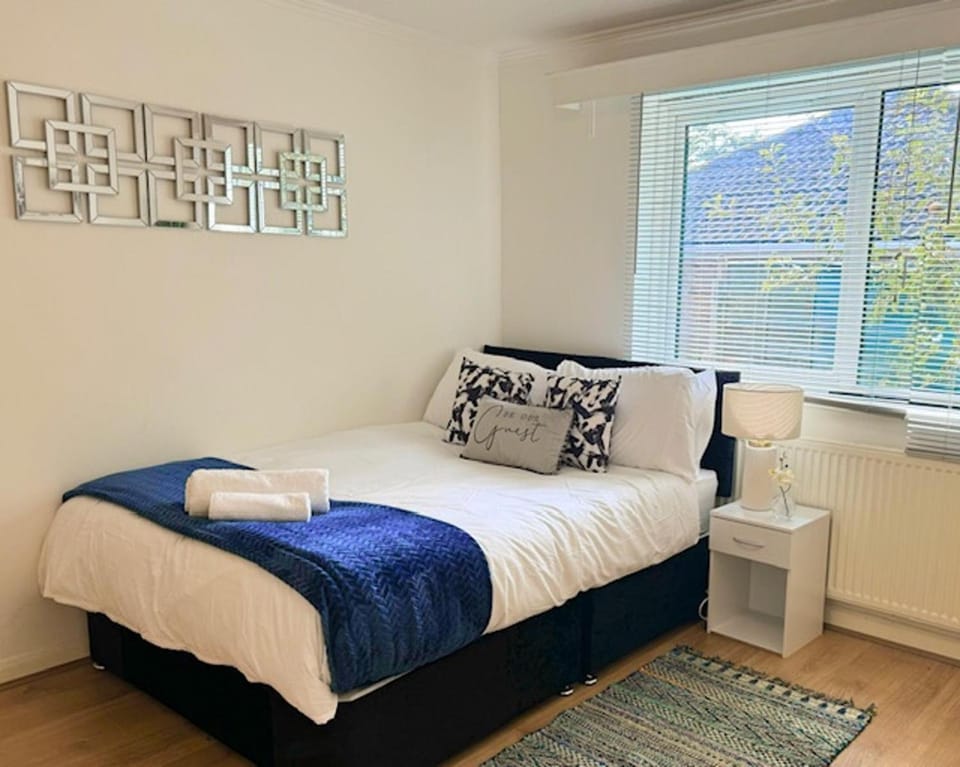 Bungalow - Sleeps 6 - Garden - Wheelchair Access House in Leicester