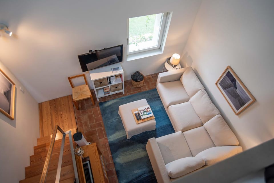 TV and multimedia, Living room, Seating area, air conditioner
