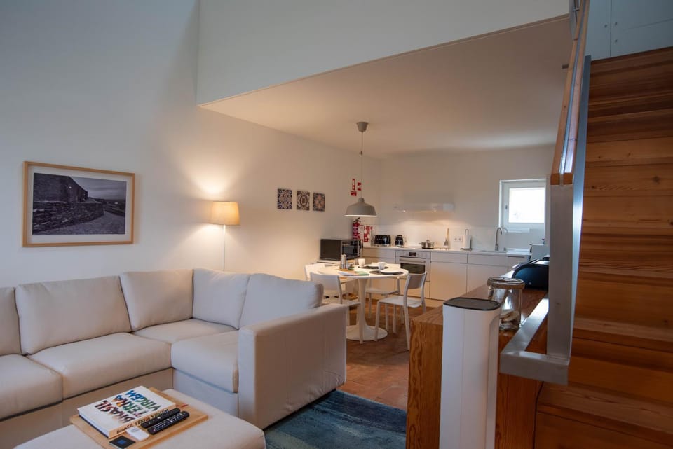 Coffee/tea facilities, Kitchen or kitchenette, Living room, Dining area, toaster, kitchen