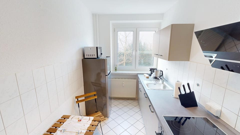 Coffee/tea facilities, Kitchen or kitchenette, dishwasher, oven, stove