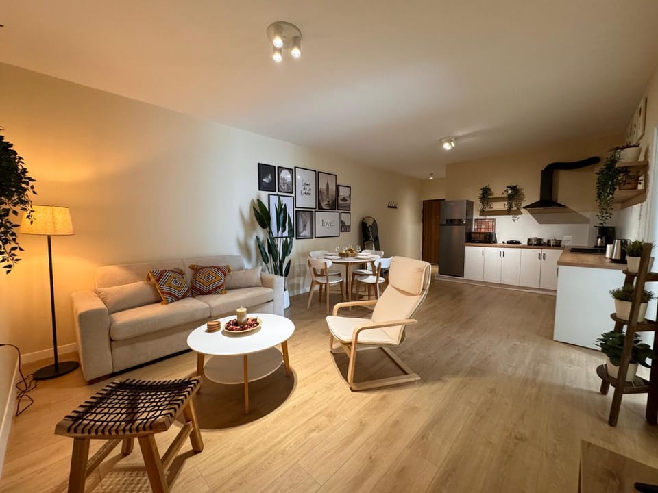 Living room, Dining area, kitchen