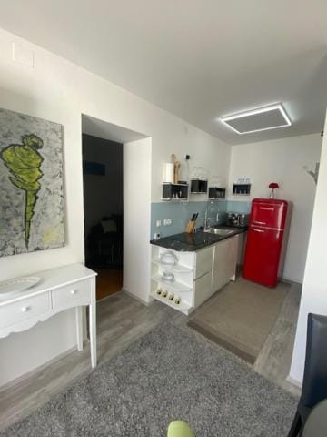 Kitchen or kitchenette, oven, stove
