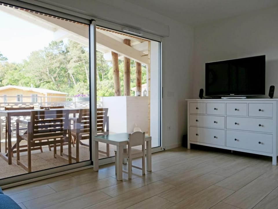 View (from property/room), Balcony/Terrace, Living room, Seating area, Dining area