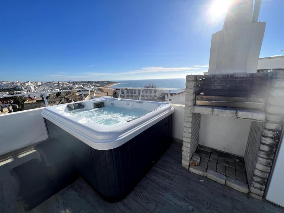 Casa rooftop jacuzzi and magnificent sea view Apartment in Guia