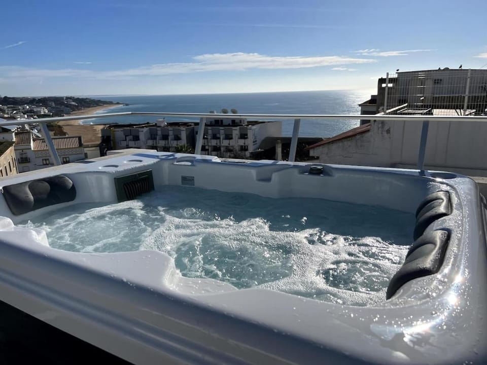 Casa rooftop jacuzzi and magnificent sea view Apartment in Guia