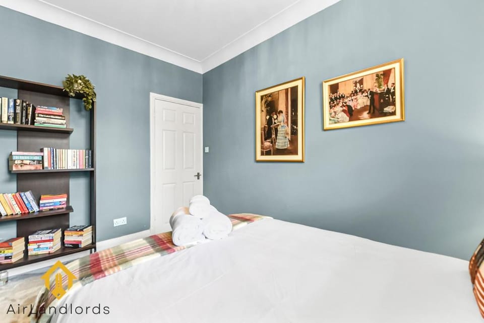 Stylish 3-Bedroom Flat in Belsize Park Perfect for Families Business Trips! Apartment in London Borough of Camden