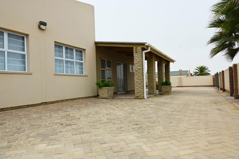 Property building, Facade/entrance