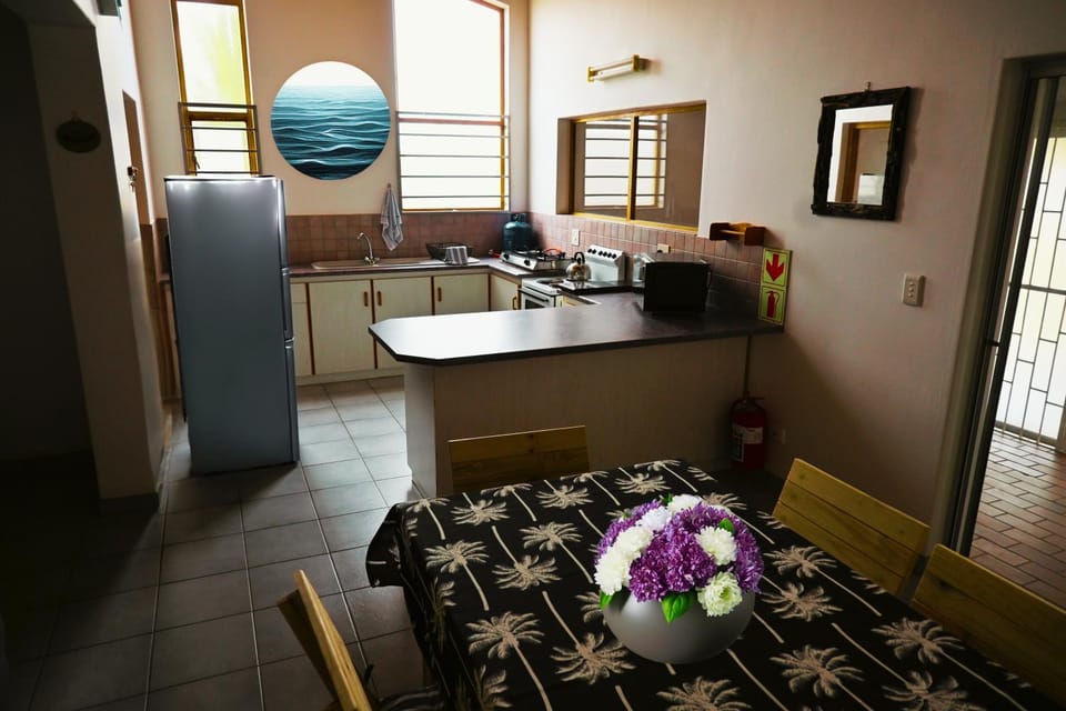 Dining area, kitchen