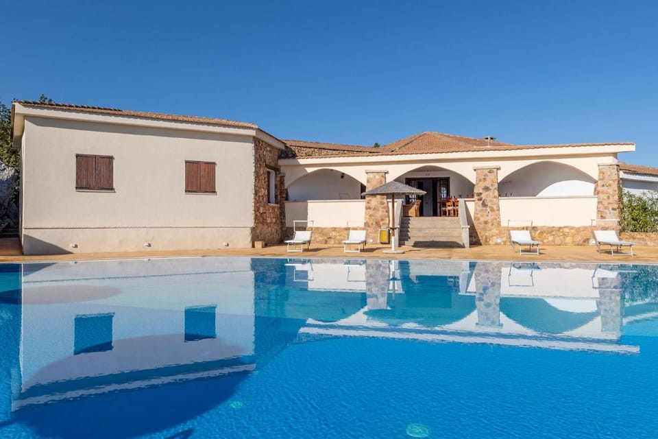Chic Villa Antonina One Bedroom unit 6 sleeps 4 Apartment in Sardinia