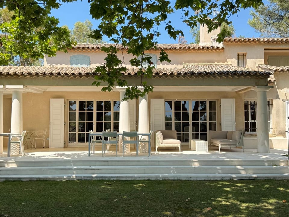 Villa La Londe-les-Maures au milieu des vignes Villa in La Londe-les-Maures