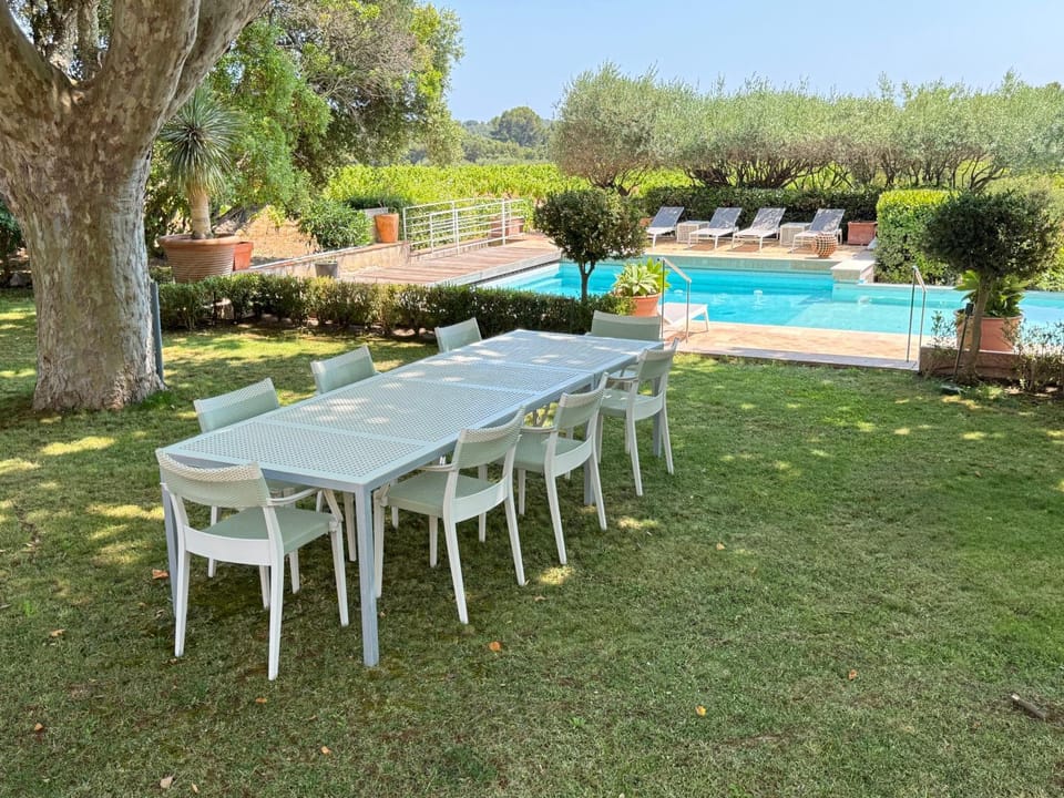 Villa La Londe-les-Maures au milieu des vignes Villa in La Londe-les-Maures