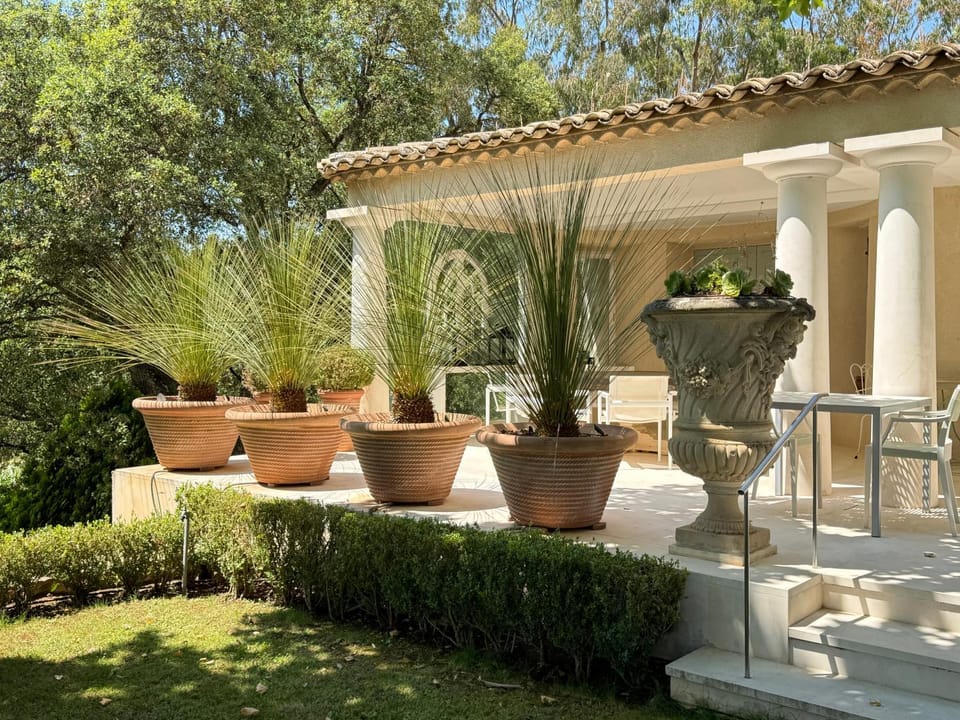 Villa La Londe-les-Maures au milieu des vignes Villa in La Londe-les-Maures