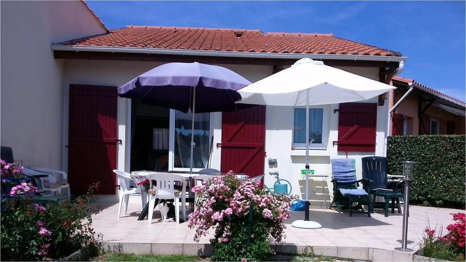 VILLA 3 chbres Vue mer maison avec piscine ds residence proche commodites et plages de sable House in La Bernerie-en-Retz