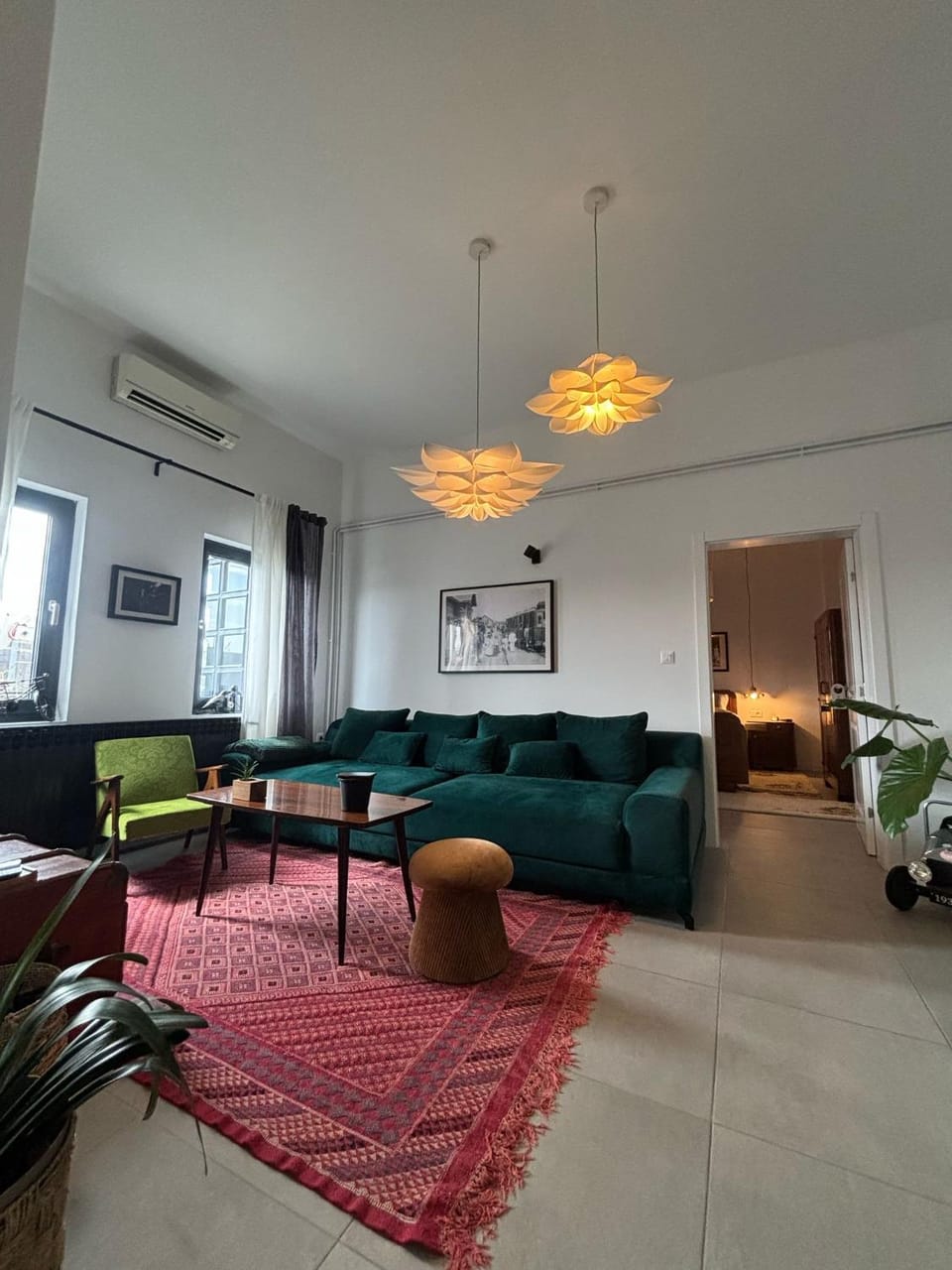 TV and multimedia, Living room, Seating area, air conditioner