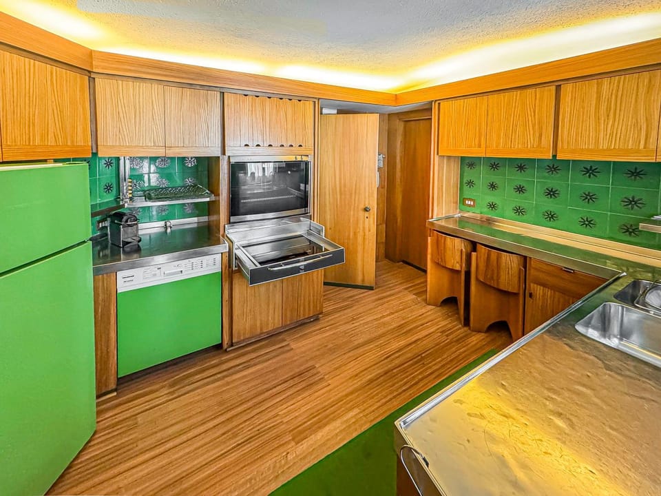 Kitchen or kitchenette, dishwasher, oven, stove