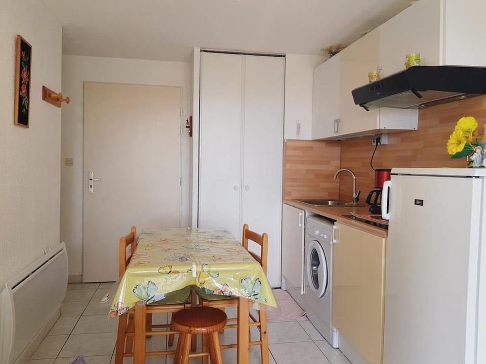 Appartement 4 personnes avec terrasse, parking et piscine collective - V0784 Apartment in Vias