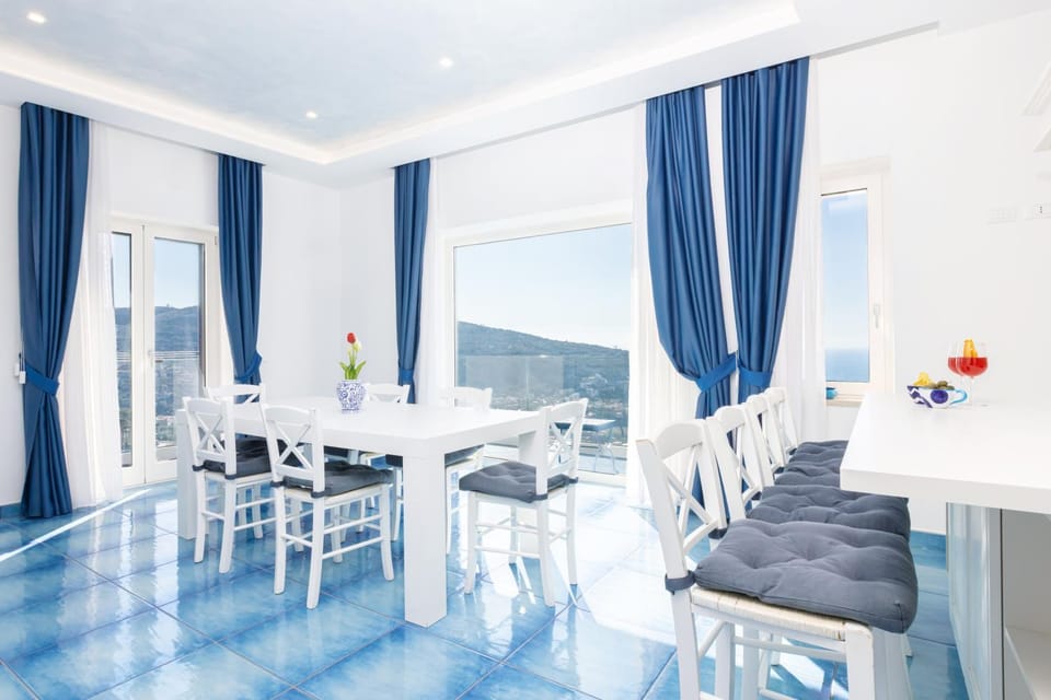 Seating area, Dining area