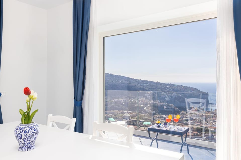 Day, Natural landscape, View (from property/room), Balcony/Terrace, Photo of the whole room, Dining area