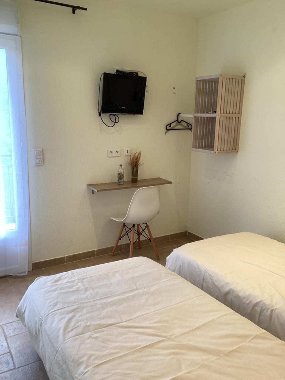 TV and multimedia, Photo of the whole room, Bedroom, hair dresser