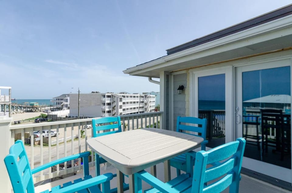Aqua Blue by Bryant Real Estate House in Carolina Beach