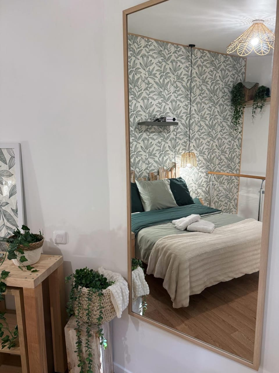 Bed, Photo of the whole room