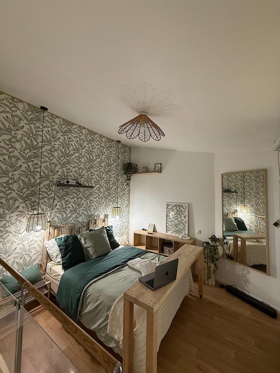 Bed, Photo of the whole room, Bedroom