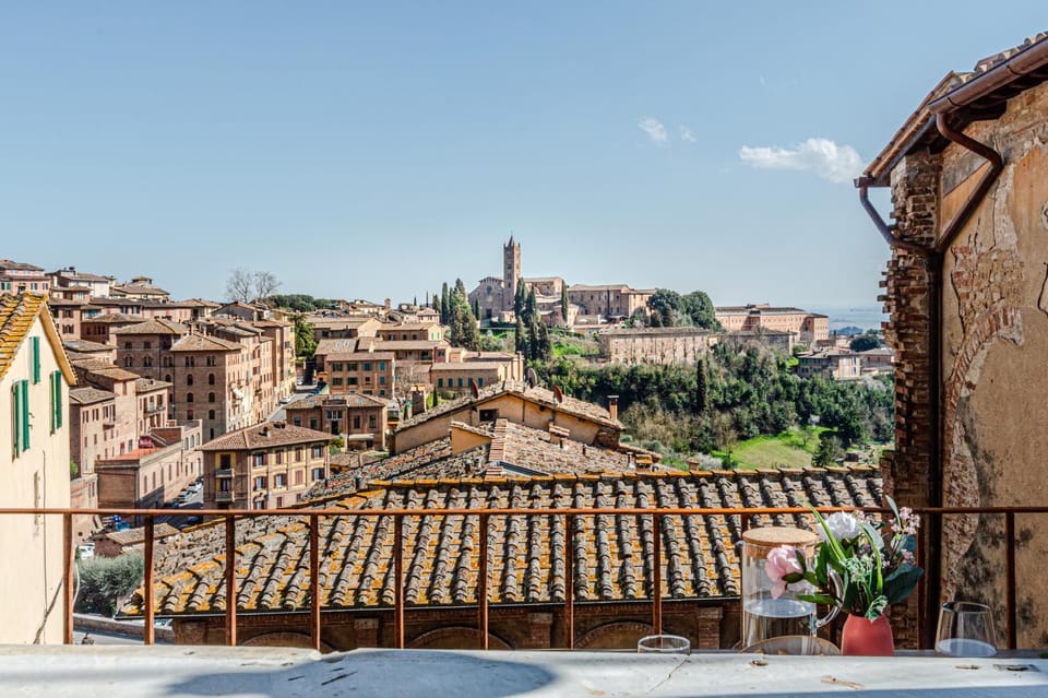 Rose - Appartamento in centro storico con balcone con vista Apartment in Siena