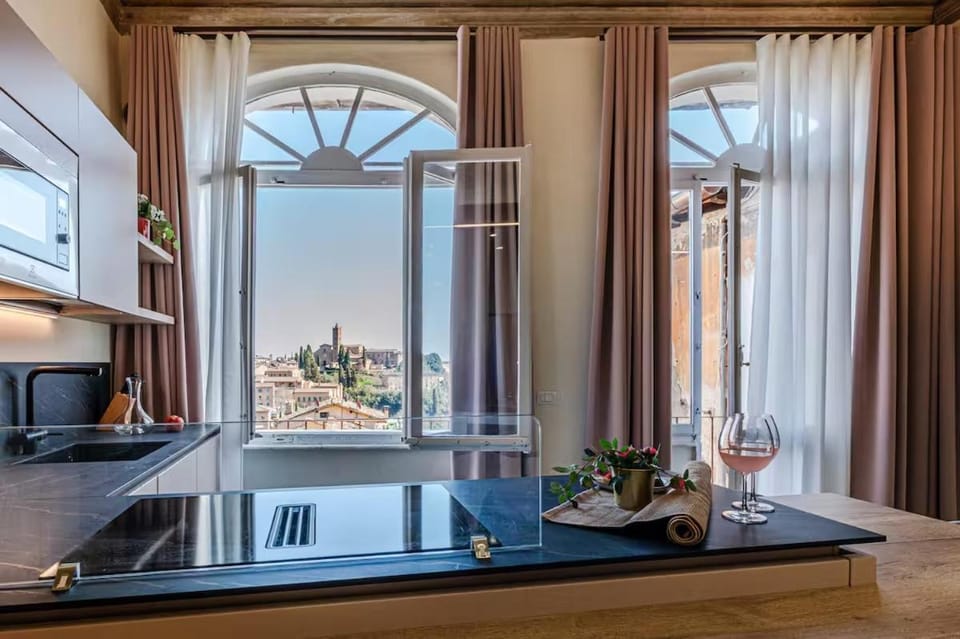 Rose - Appartamento in centro storico con balcone con vista Apartment in Siena