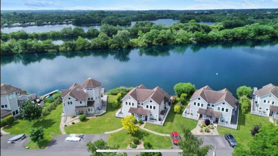 Property building, Nearby landmark, Natural landscape, Bird's eye view, Lake view