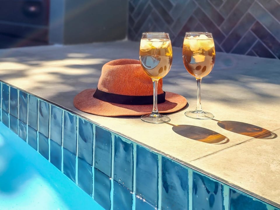 Day, Food and drinks, Pool view, Swimming pool, Swimming pool