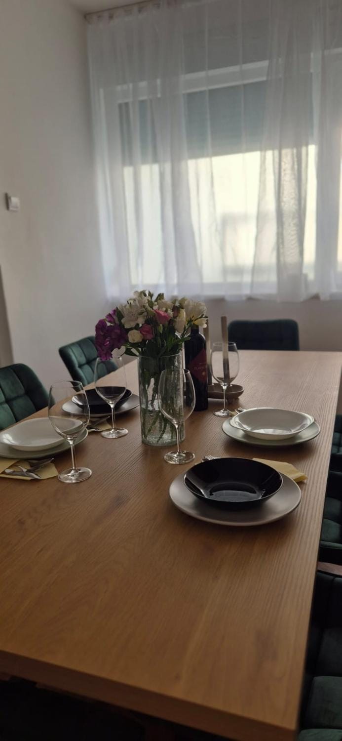 Seating area, Dining area
