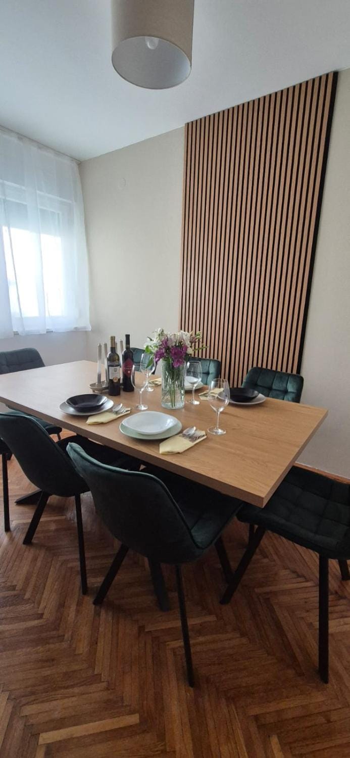 Food and drinks, Dining area, Food, Drinks