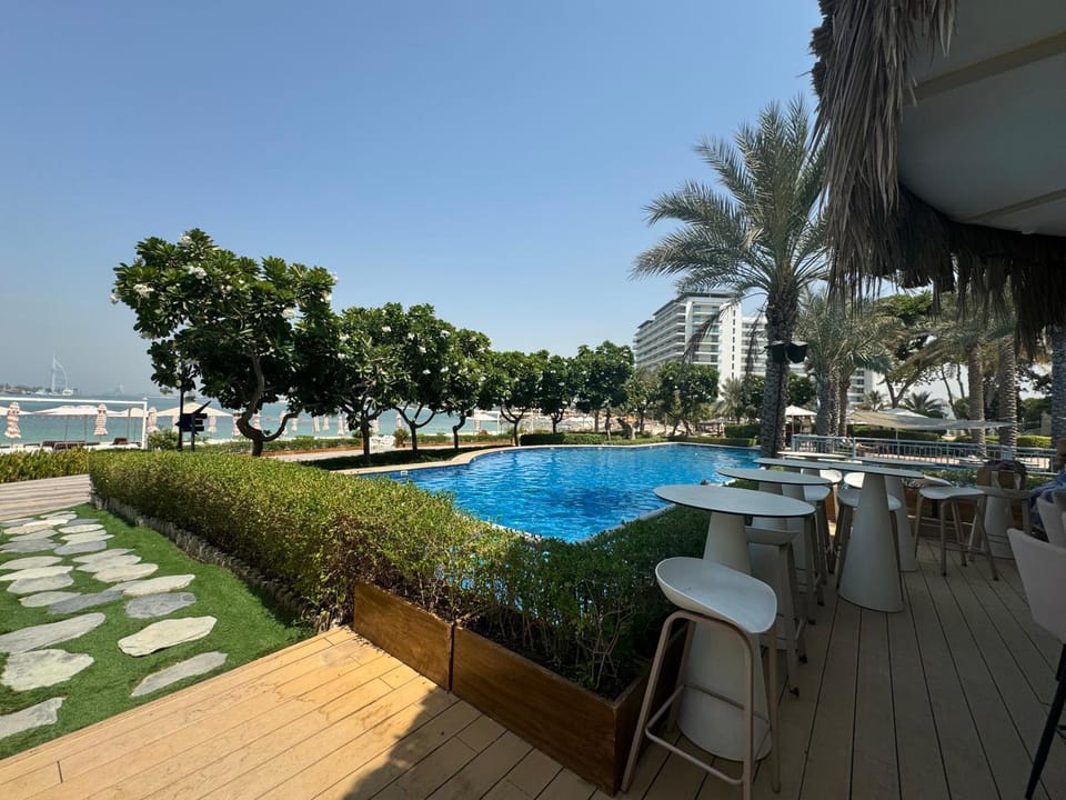 Swimming pool, sunbed