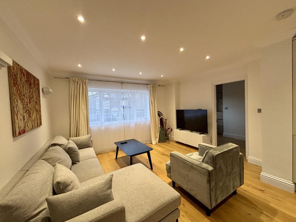 Communal lounge/ TV room, Living room