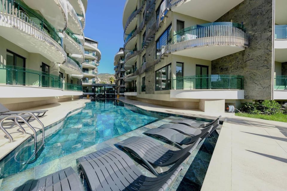 Property building, Day, Swimming pool, Swimming pool