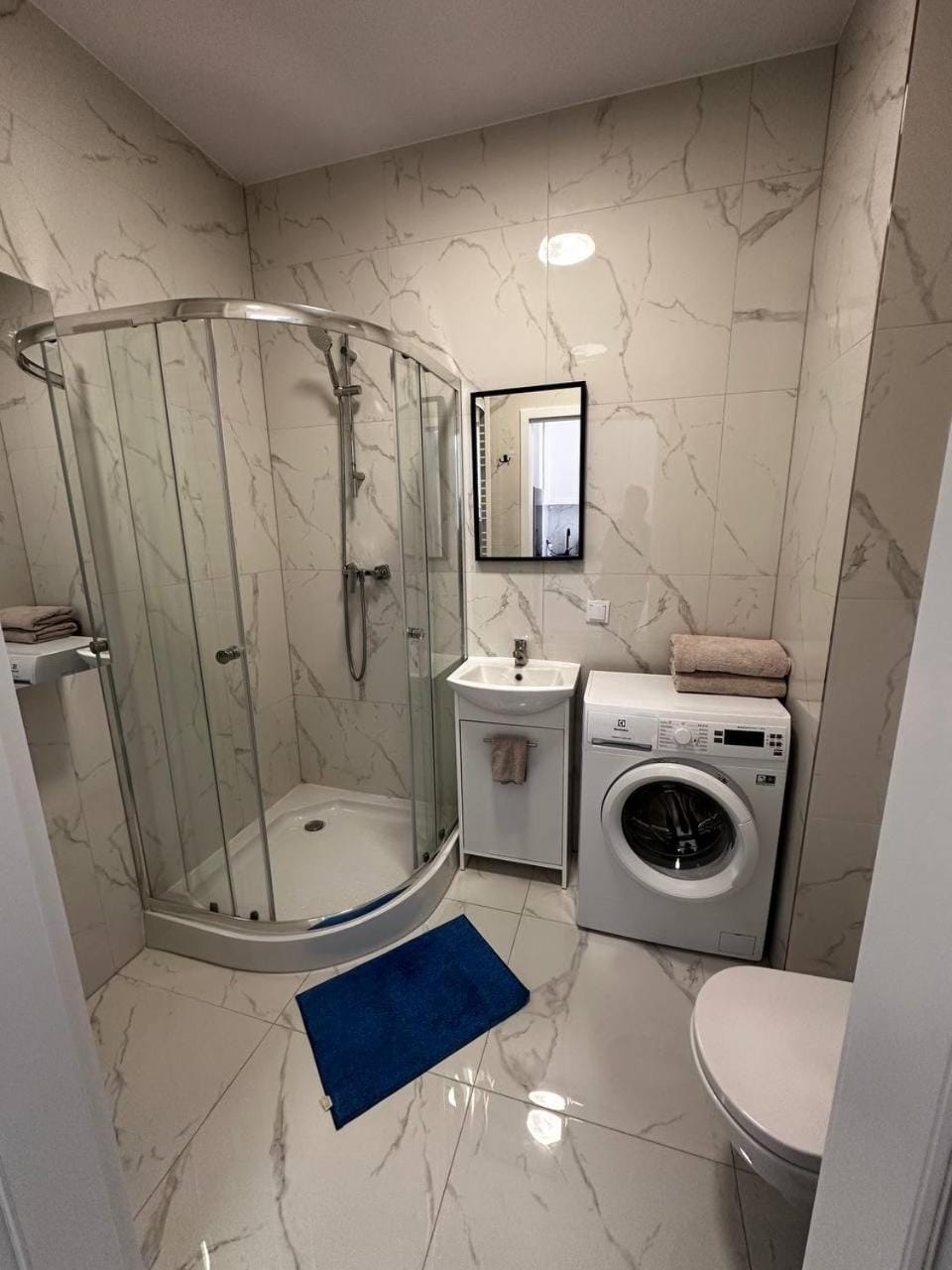 Shower, Toilet, Bathroom, washing machine, dryer