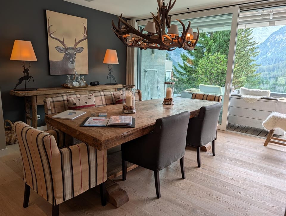 Living room, Seating area, Dining area, Mountain view