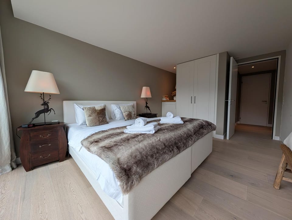 Bed, Photo of the whole room, Bedroom, wardrobe