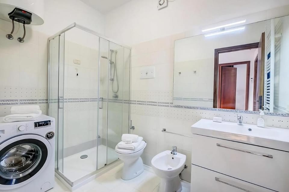 Shower, Toilet, Bathroom, washing machine