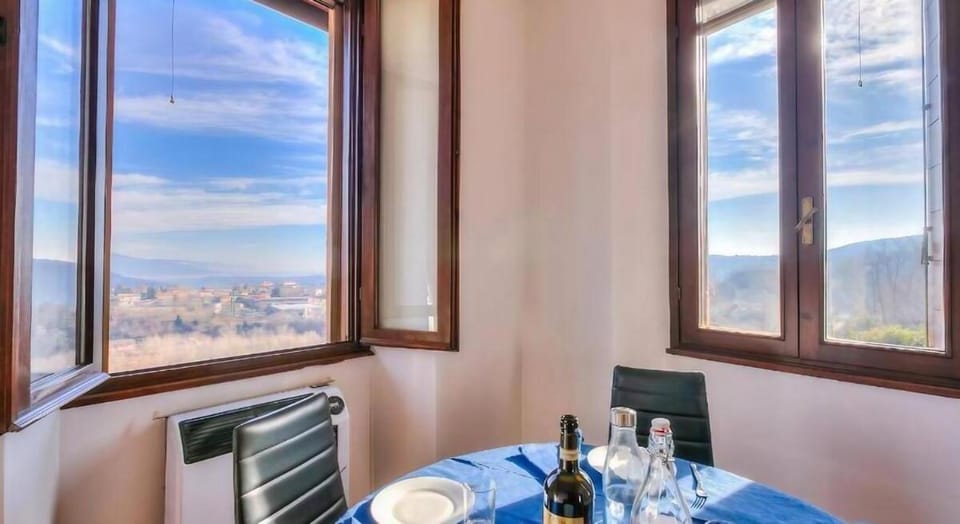 Dining area, Mountain view