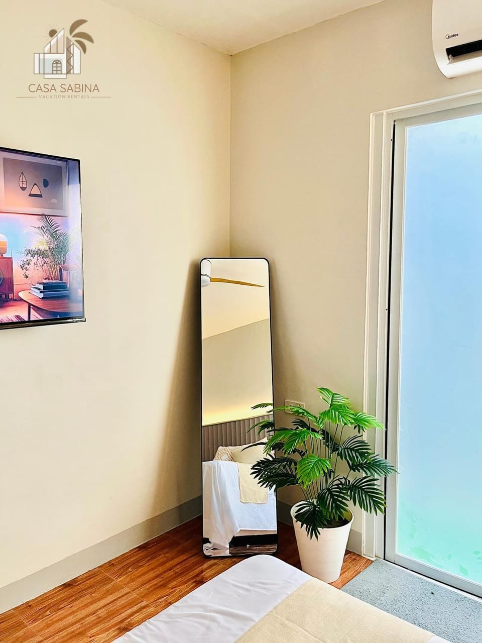 TV and multimedia, Photo of the whole room, Decorative detail, Bedroom