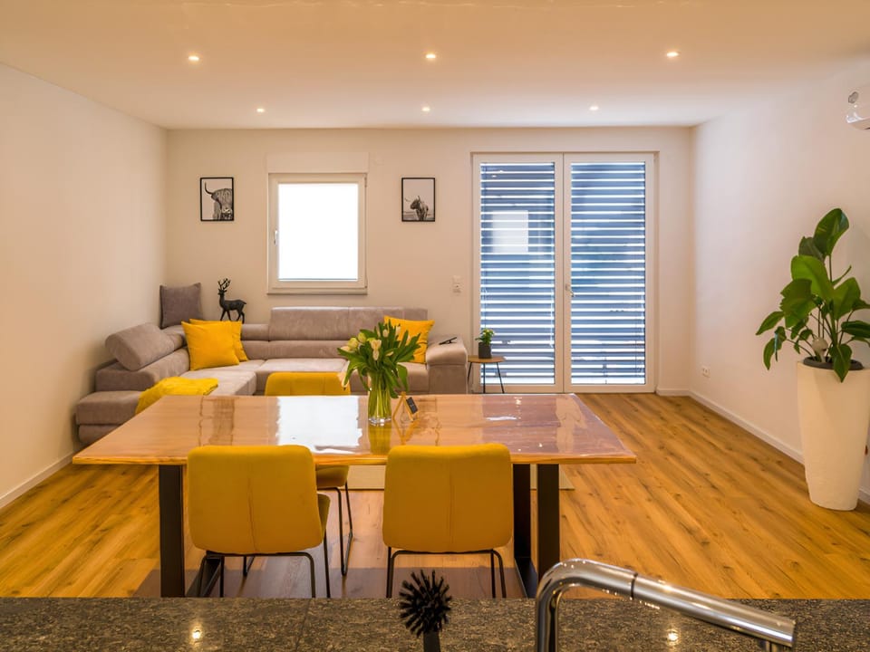 Living room, Seating area, Dining area