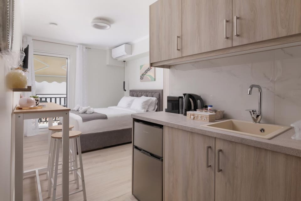 Bed, Kitchen or kitchenette, Photo of the whole room, Dining area