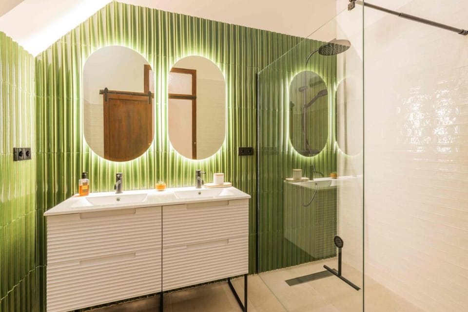 Shower, Bathroom, towels