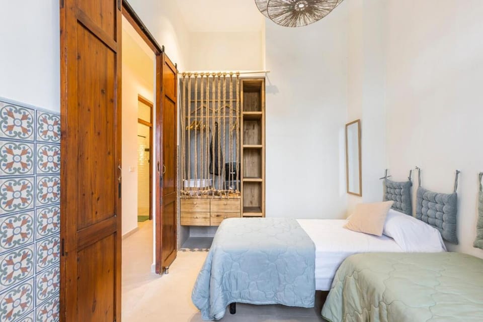 Bed, Photo of the whole room, Bedroom, wardrobe