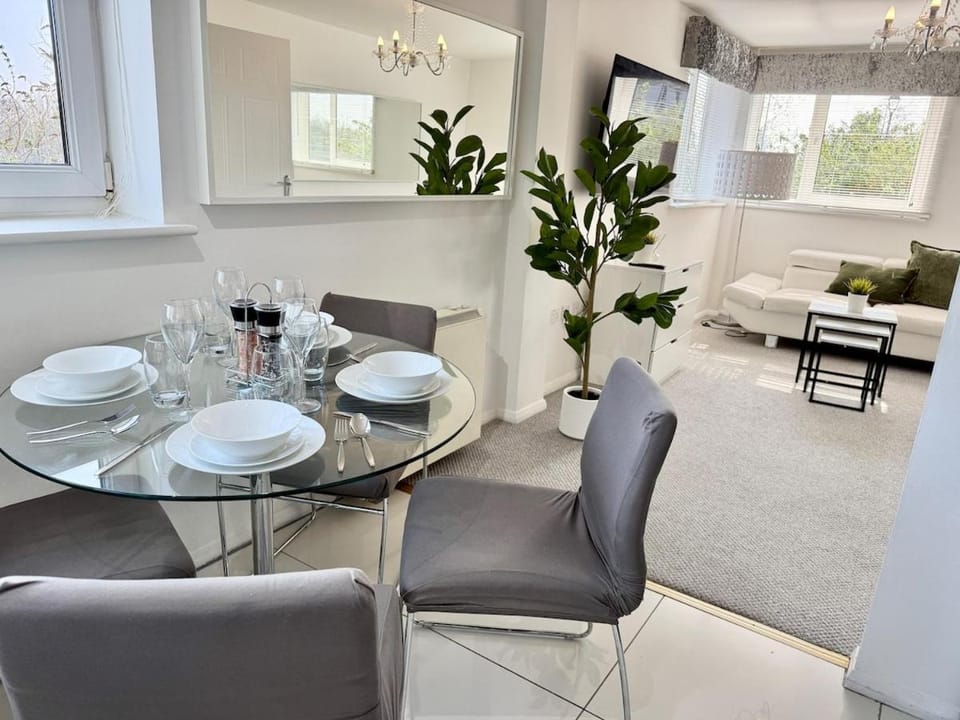 Living room, Seating area, Dining area